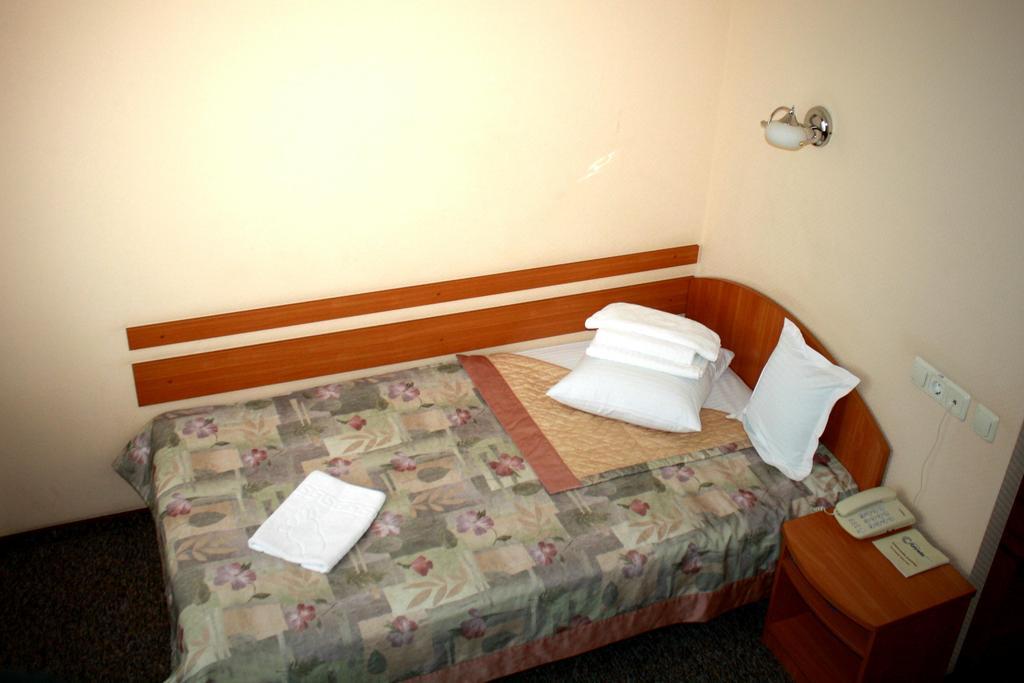 Druzhba Service Hotel Kiew Zimmer foto