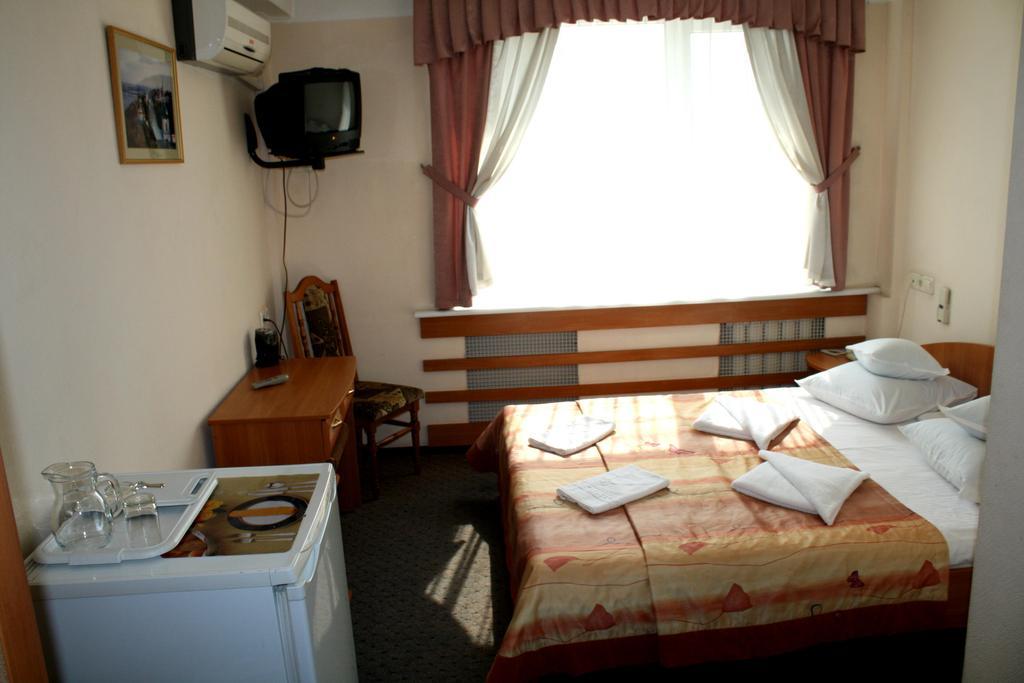 Druzhba Service Hotel Kiew Exterior foto